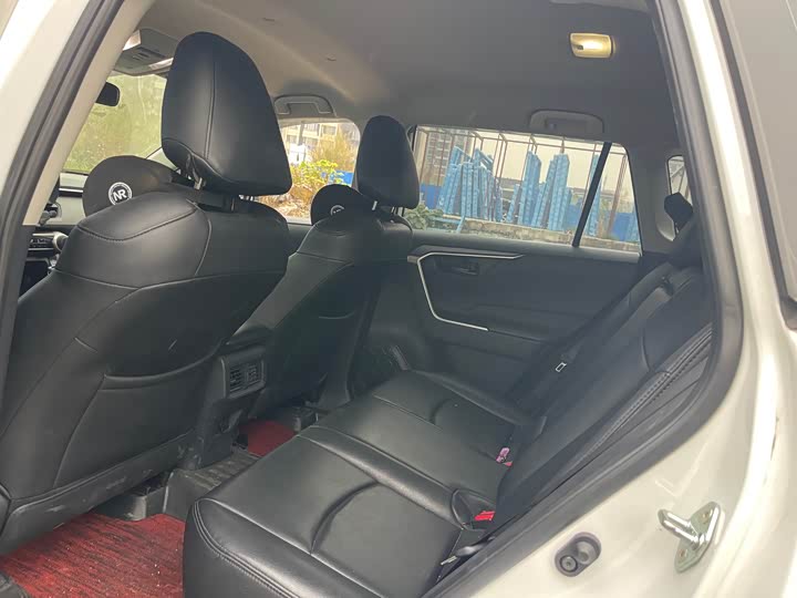 Фото 7 - Toyota RAV4