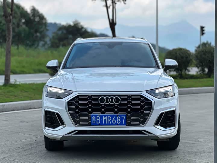Фото 2 - Audi Q5L