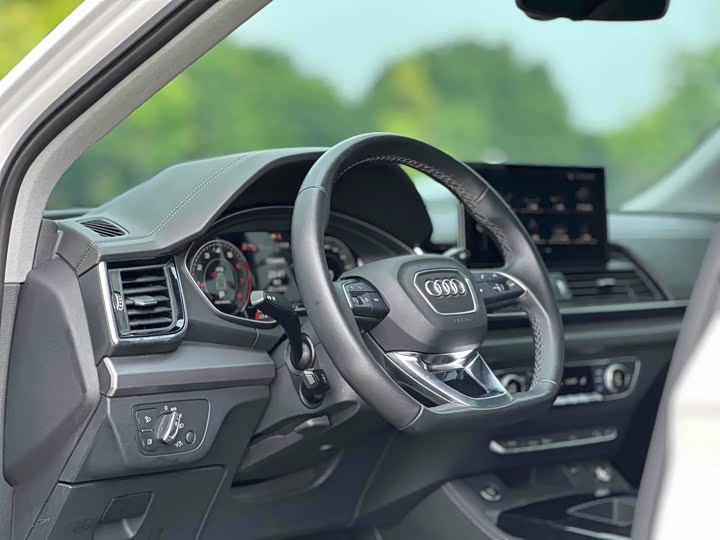 Фото 4 - Audi Q5L