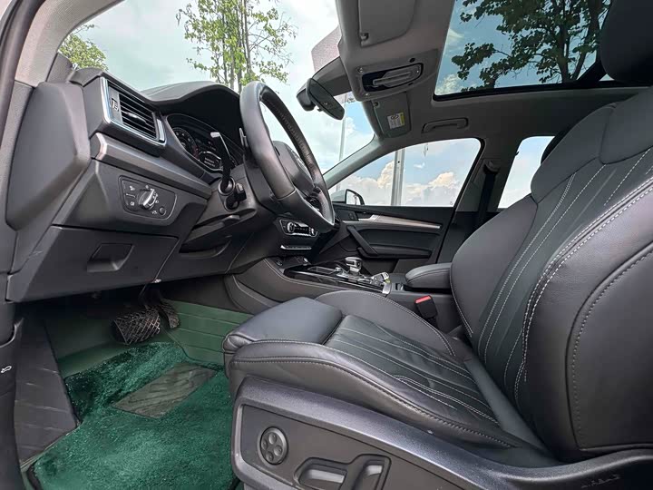 Фото 6 - Audi Q5L