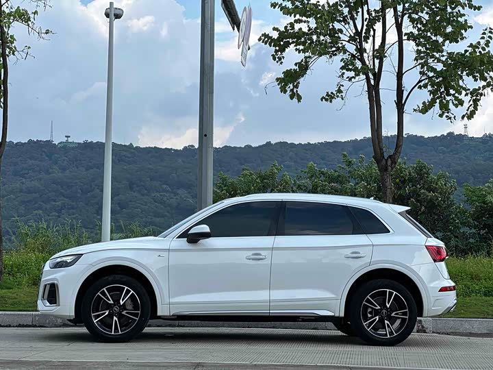 Фото 9 - Audi Q5L