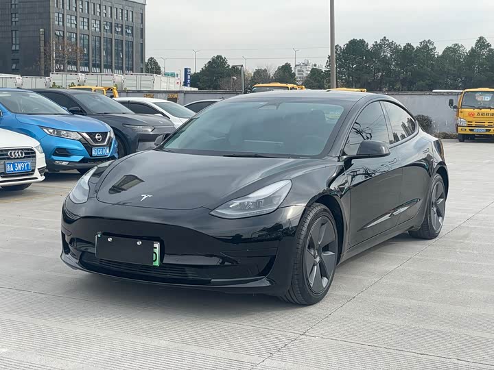 Фото 1 - Tesla Model 3