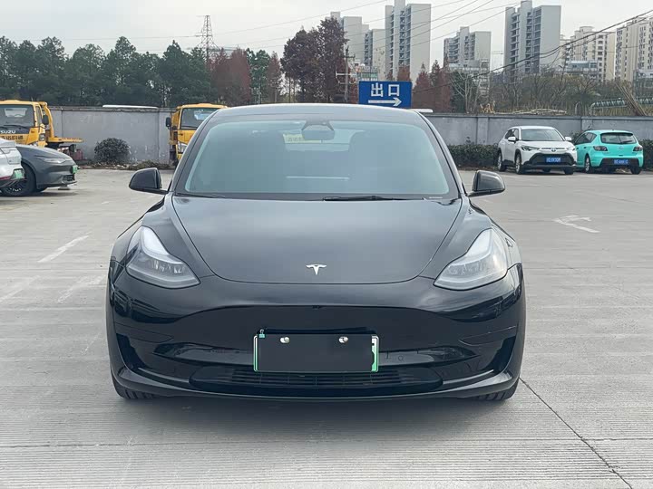 Фото 2 - Tesla Model 3