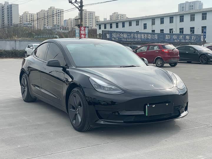 Фото 3 - Tesla Model 3
