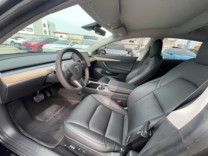 Фото 4 - Tesla Model 3