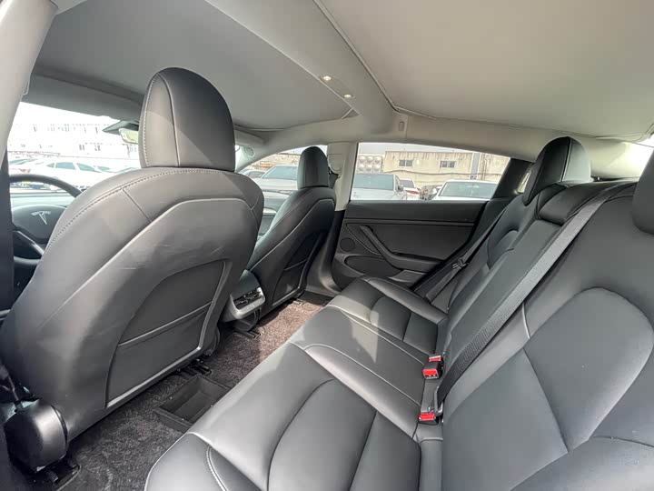 Фото 6 - Tesla Model 3