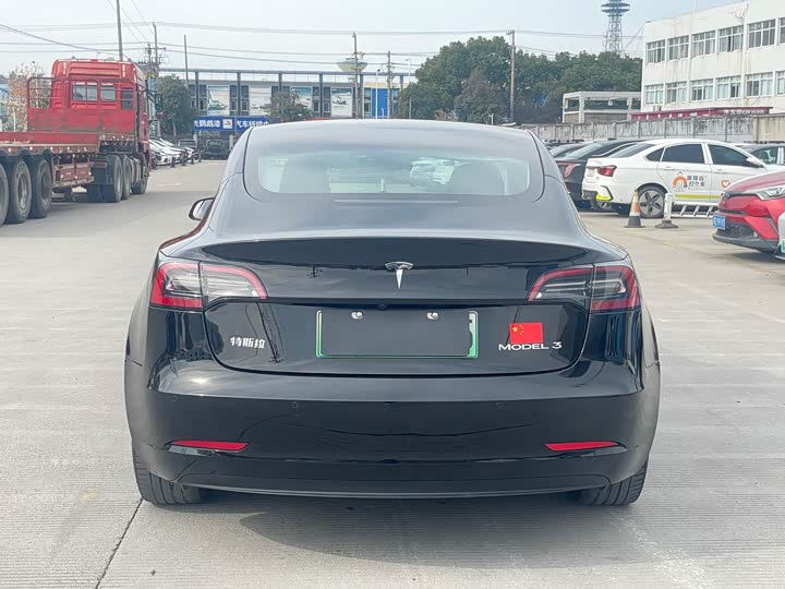 Фото 8 - Tesla Model 3