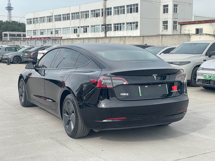 Фото 9 - Tesla Model 3