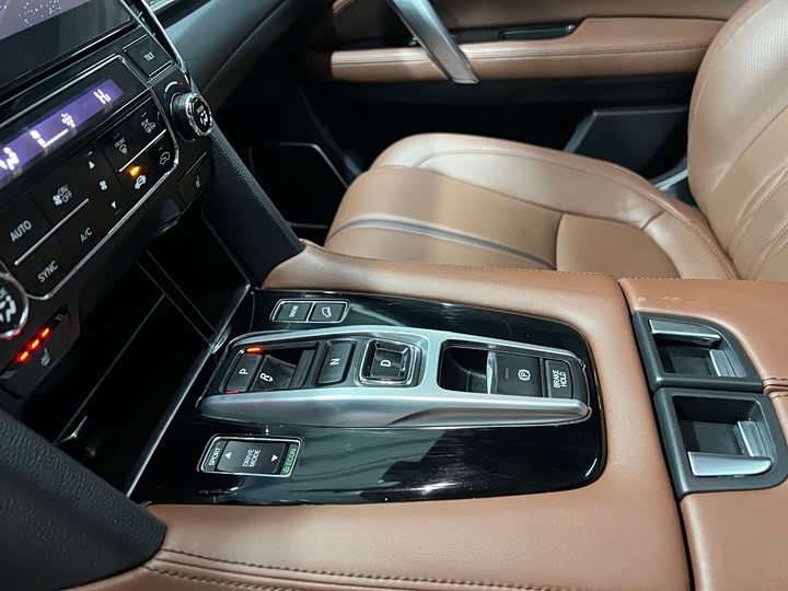 Фото 6 - Honda UR-V