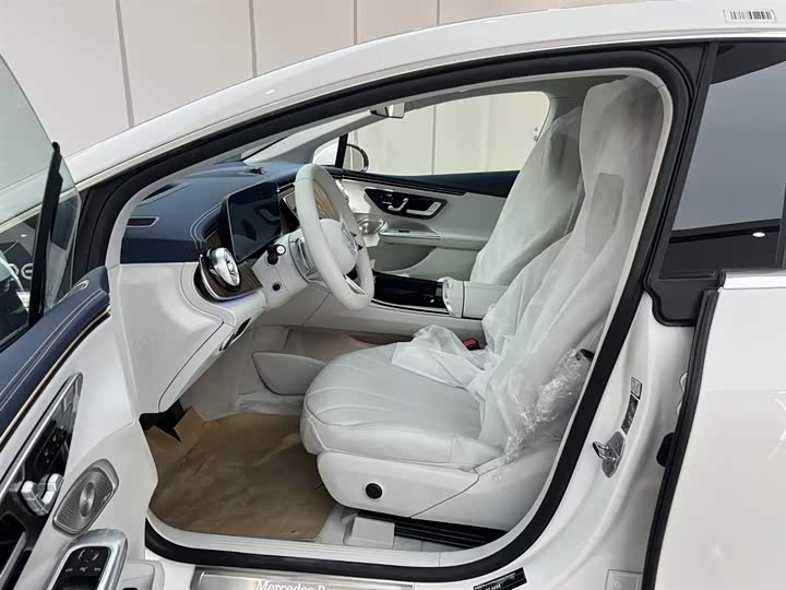 Фото 9 - Mercedes-Benz EQE