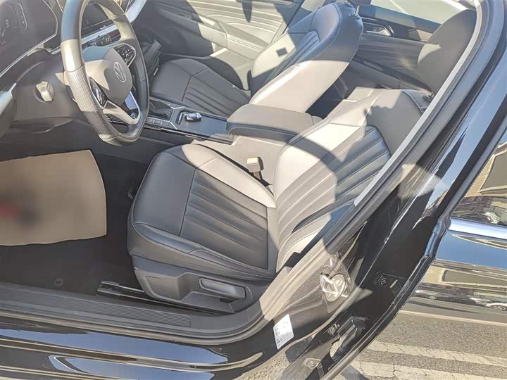 Фото 7 - Volkswagen Passat