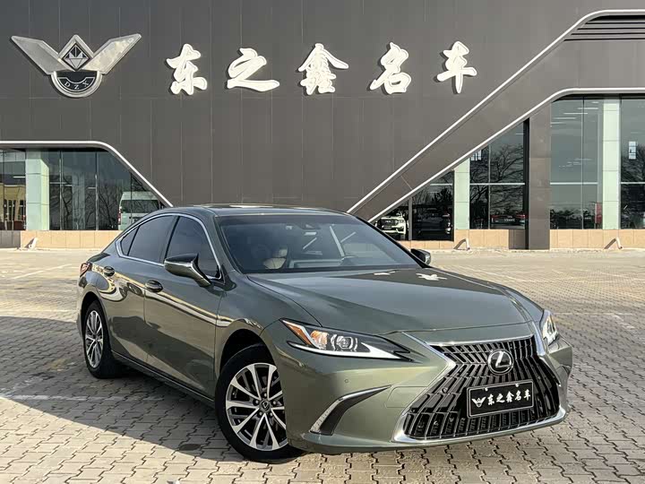 Фото 2 - Lexus ES