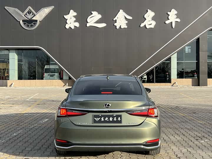 Фото 5 - Lexus ES