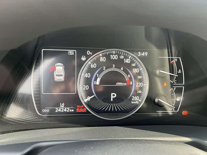 Фото 9 - Lexus ES