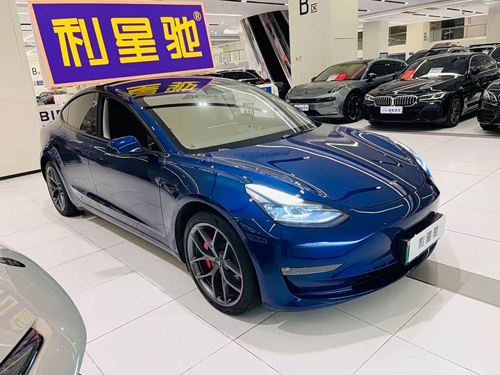 Фото 2 - Tesla Model 3