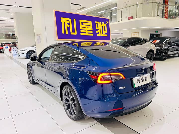 Фото 3 - Tesla Model 3