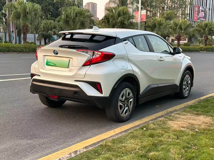 Фото 4 - Toyota Izoa EV