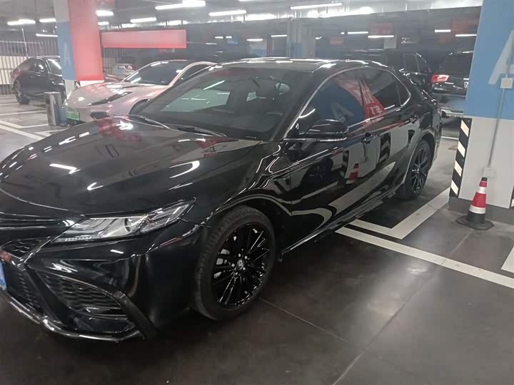 Фото 1 - Toyota Camry