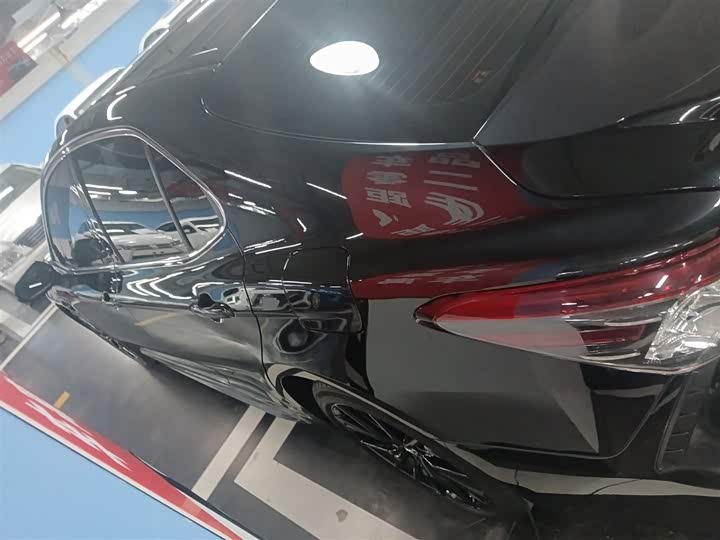 Фото 5 - Toyota Camry