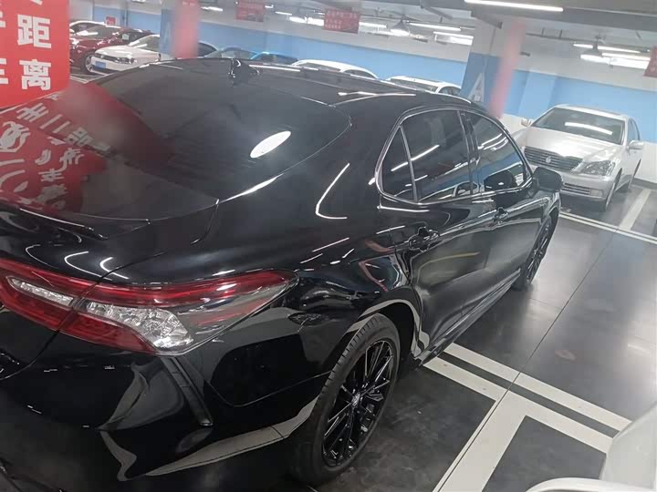 Фото 7 - Toyota Camry