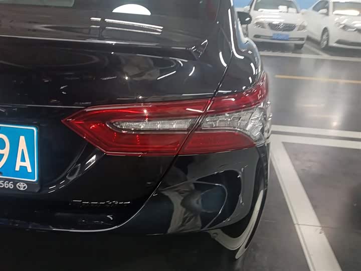 Фото 8 - Toyota Camry