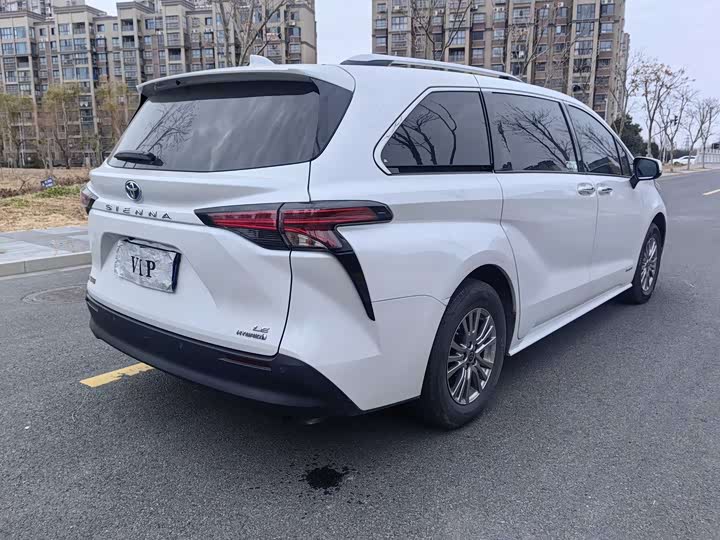Фото 8 - Toyota Sienna