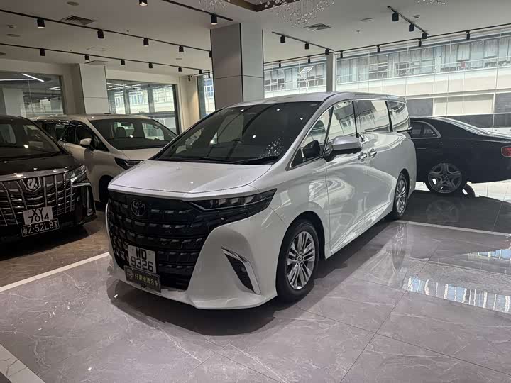 Фото 1 - Toyota Alphard