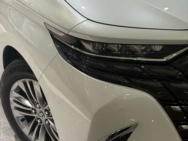 Фото 4 - Toyota Alphard