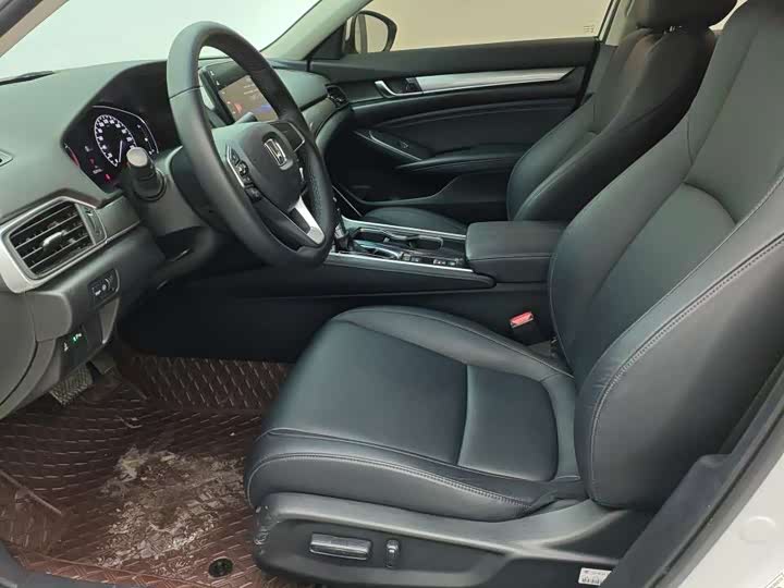 Фото 7 - Honda Accord