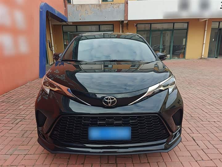 Фото 3 - Toyota Granvia