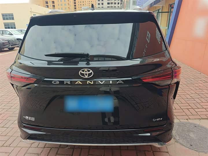 Фото 6 - Toyota Granvia