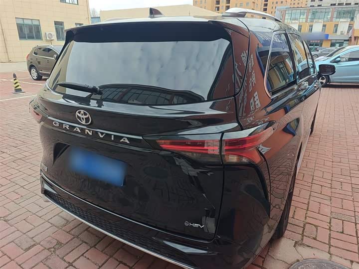 Фото 7 - Toyota Granvia