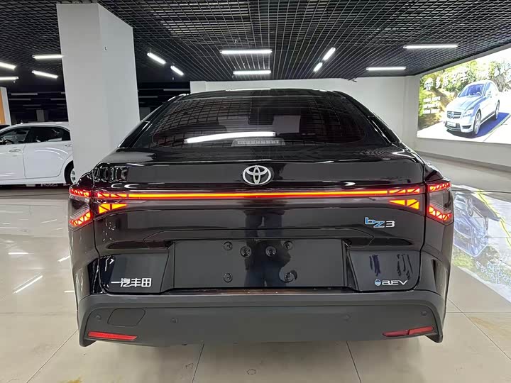 Фото 7 - Toyota bZ3