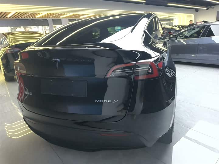 Фото 6 - Tesla Model Y