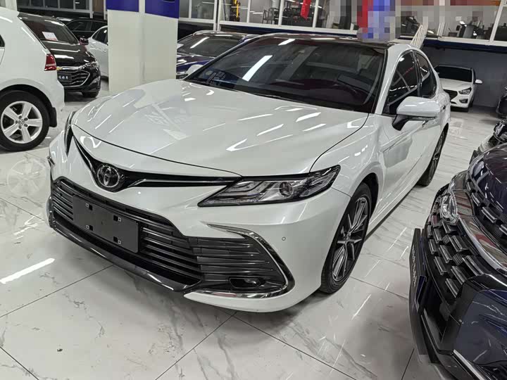 Фото 1 - Toyota Camry