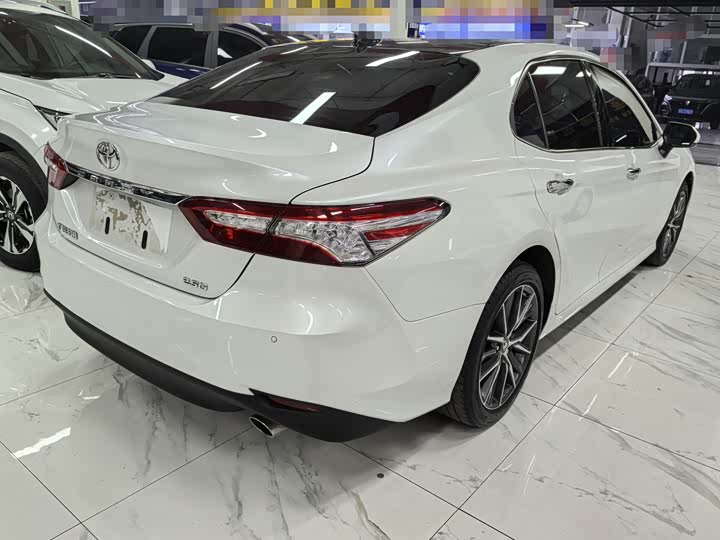 Фото 6 - Toyota Camry