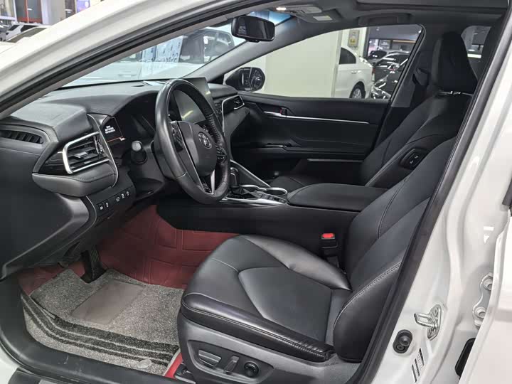 Фото 7 - Toyota Camry