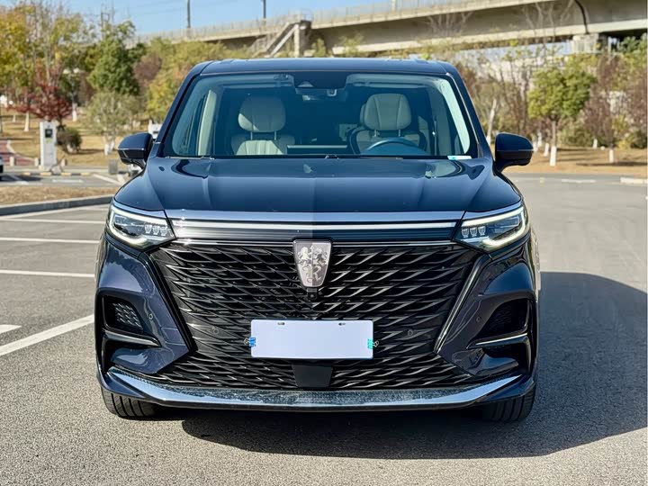 Фото 2 - Roewe iMax 8