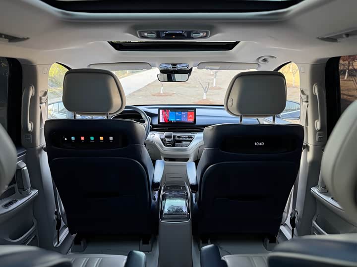 Фото 8 - Roewe iMax 8