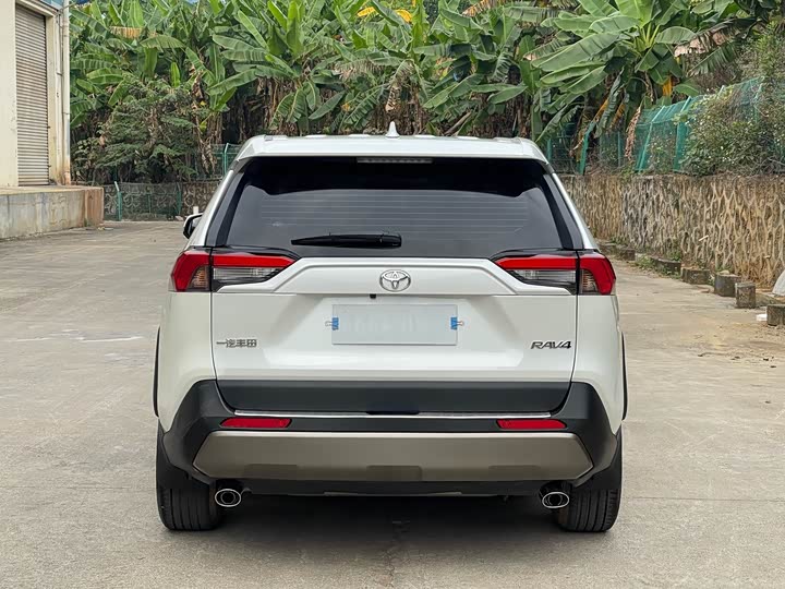 Фото 5 - Toyota RAV4