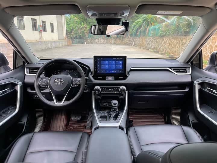 Фото 7 - Toyota RAV4