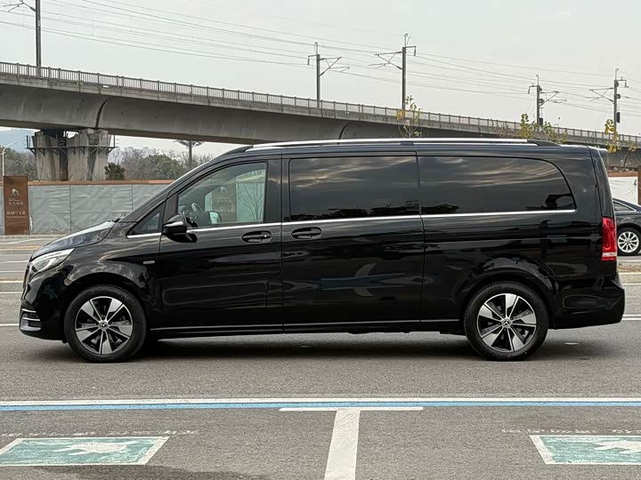 Фото 5 - Mercedes-Benz V-Class