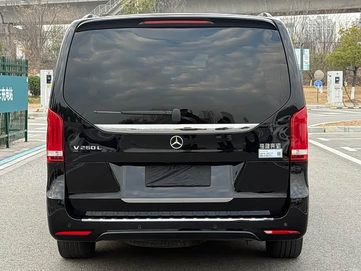 Фото 8 - Mercedes-Benz V-Class