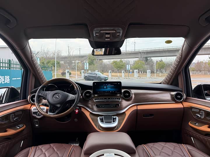 Фото 9 - Mercedes-Benz V-Class
