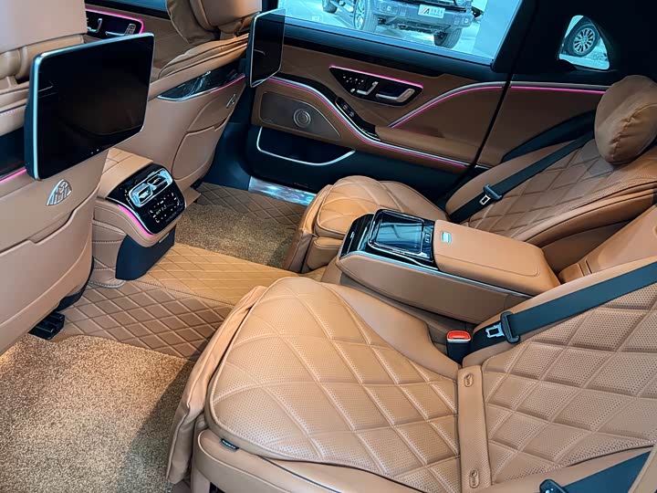 Фото 9 - Mercedes-Benz Maybach S-Class