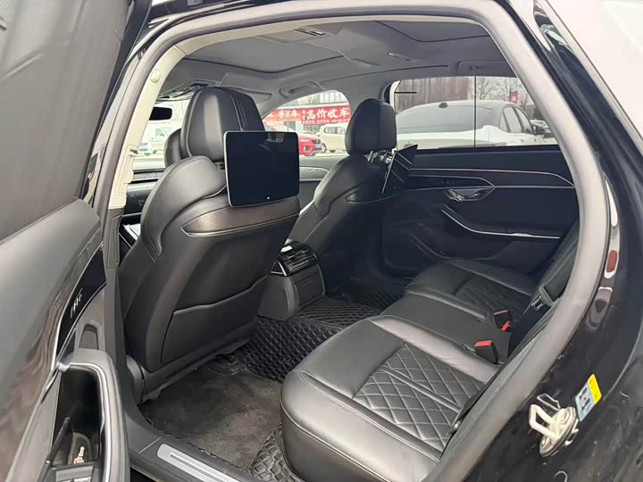 Фото 6 - Audi A8