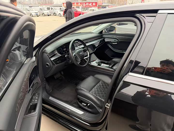 Фото 7 - Audi A8