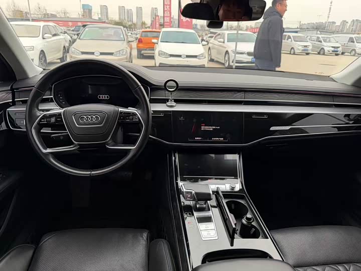 Фото 9 - Audi A8
