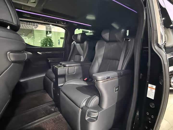 Фото 6 - Toyota Alphard