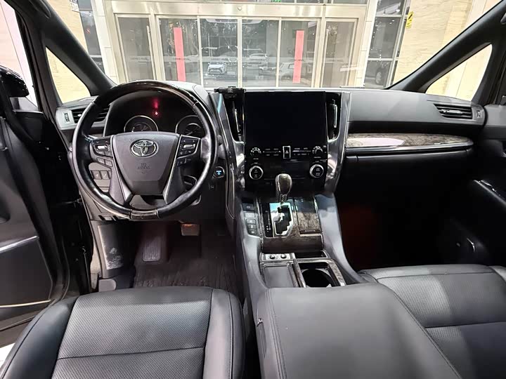 Фото 7 - Toyota Alphard